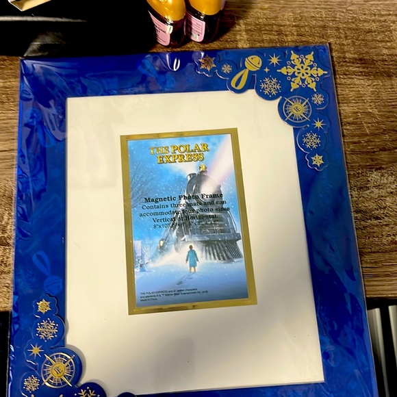 Polar Express bundle with Frame 🖼️ 🔔 🚂 - Picture 2 of 12
